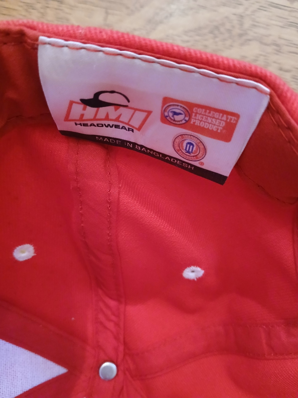 Wisconsin Badgers Cap with White 'W' Logo - Picture 3 of 5